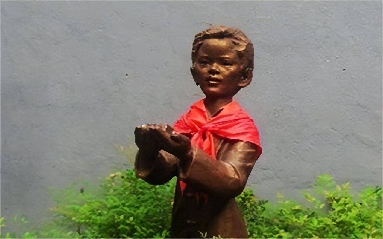 中国最小革命烈士小萝卜头,遗体被挖出时,小手紧攥半截铅笔_宋琦云