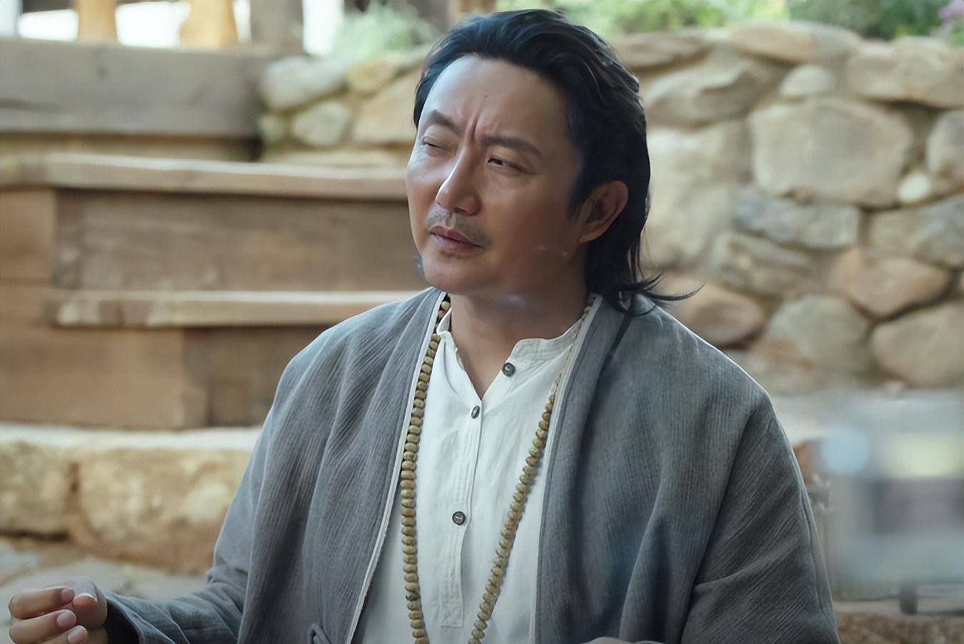 不得不说,扮演者涂松岩才是真正的"剧抛脸"演员吧,正派反派形象都能