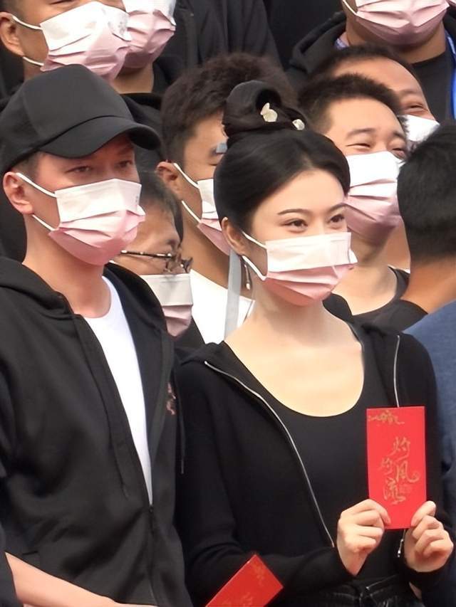 《灼灼风流》路透照, 冯绍峰景甜结婚照,喜感十足!_造型_婚纱照_网友