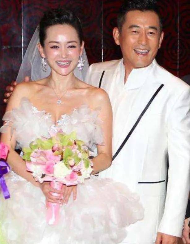 王志飞的前任比他小16岁,现任比他小15岁,他的故事太不一般了_张歆艺