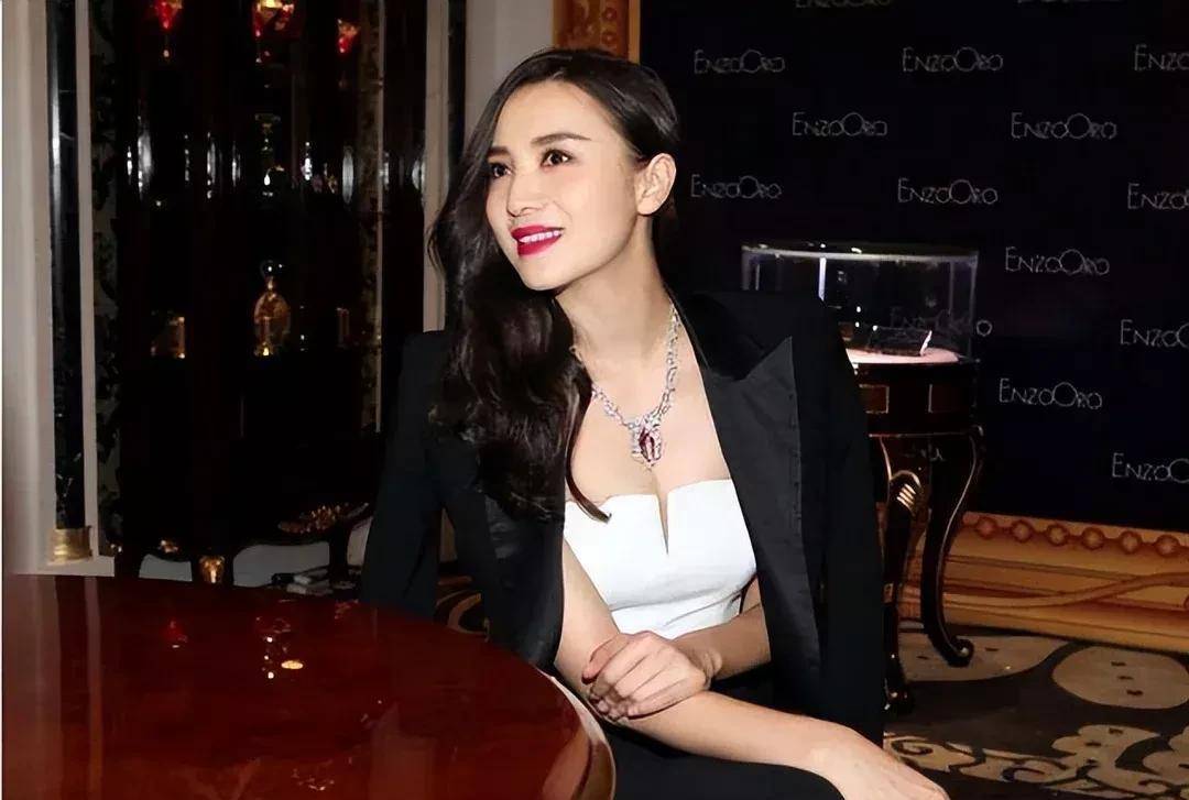 颜值与实力并存的宋佳_靳东_人世间_事业型