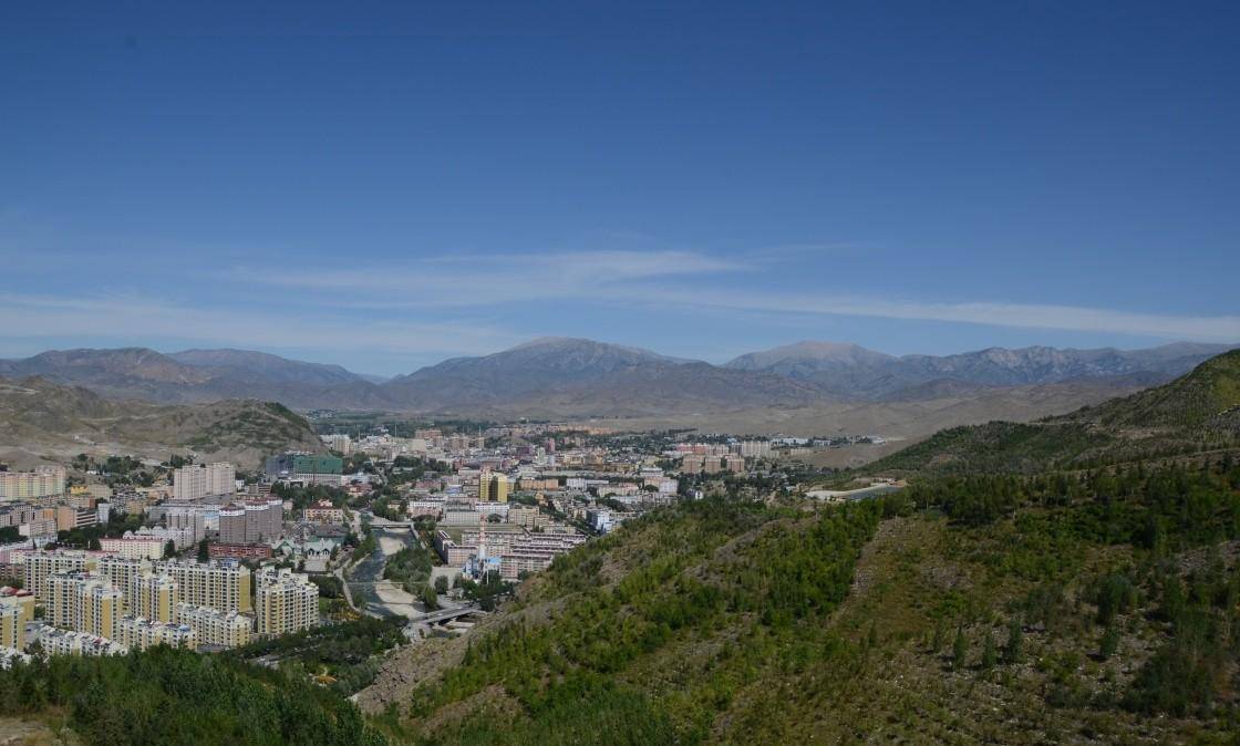 新疆阿勒泰市,一座有20万人口的边陲城市_冰雪_阿尔泰_滑雪