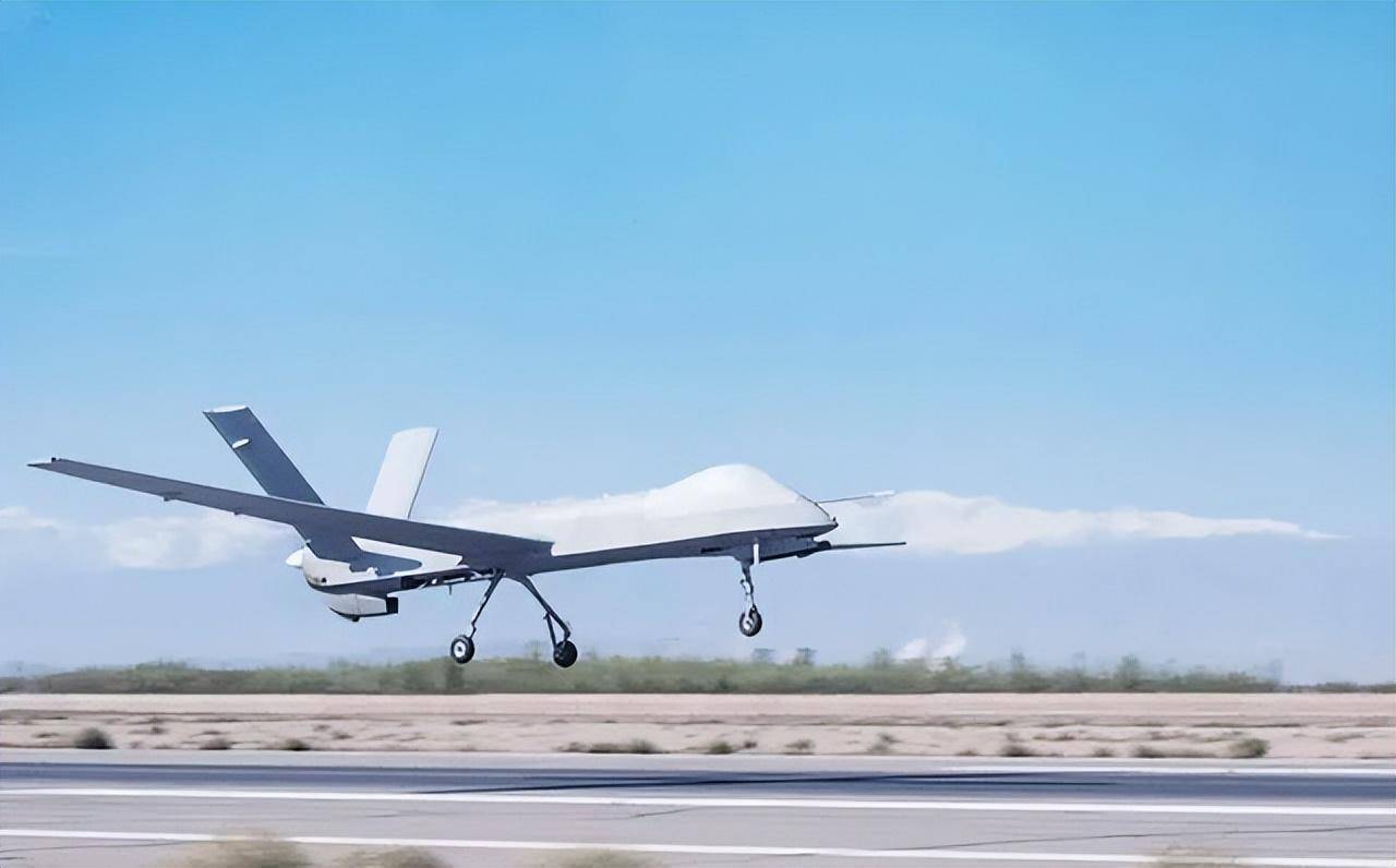 中国陆军首次公开装备彩虹-4无人机,军迷:屠龙者终成"恶龙"!