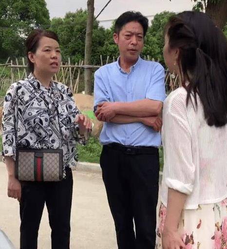 田静晒姐弟情深视频,悦悦抱起弟弟写字,网友:教养与生俱来_孩子_郭威