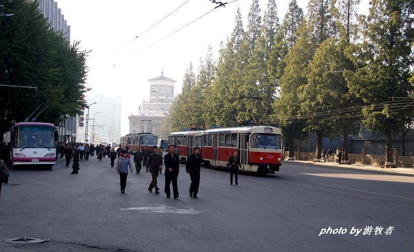 实拍朝鲜平壤的街头，干净整洁超过想象，平壤人如何做到这一点？