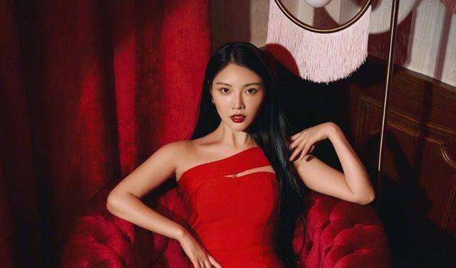 秀恐怖弹跳下巴过篮筐,女友疑似娱乐圈女神_张国伟_霍华德_身高