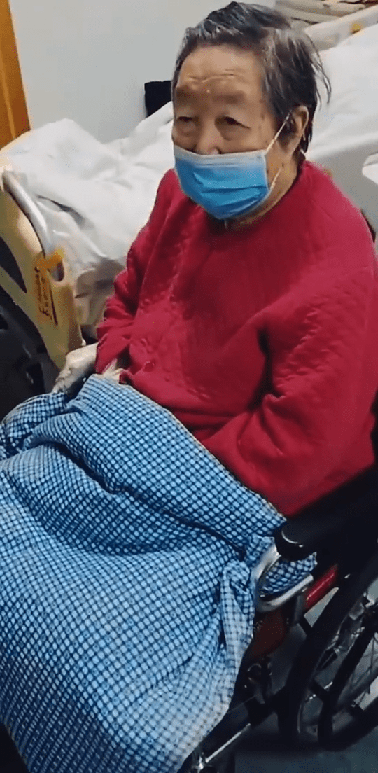 歌手火风妈妈去世,4天前透露父亲好转,母亲在接受急救_霍峰_老人_病房