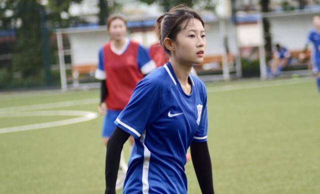 申花女足美少女熊熙专心训练,球迷:有一种初恋的感觉_决赛_足球_球员