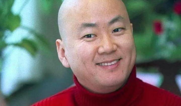 后来他与冯巩合作的旧曲新歌,改编的天津快板再次让他小火一把.