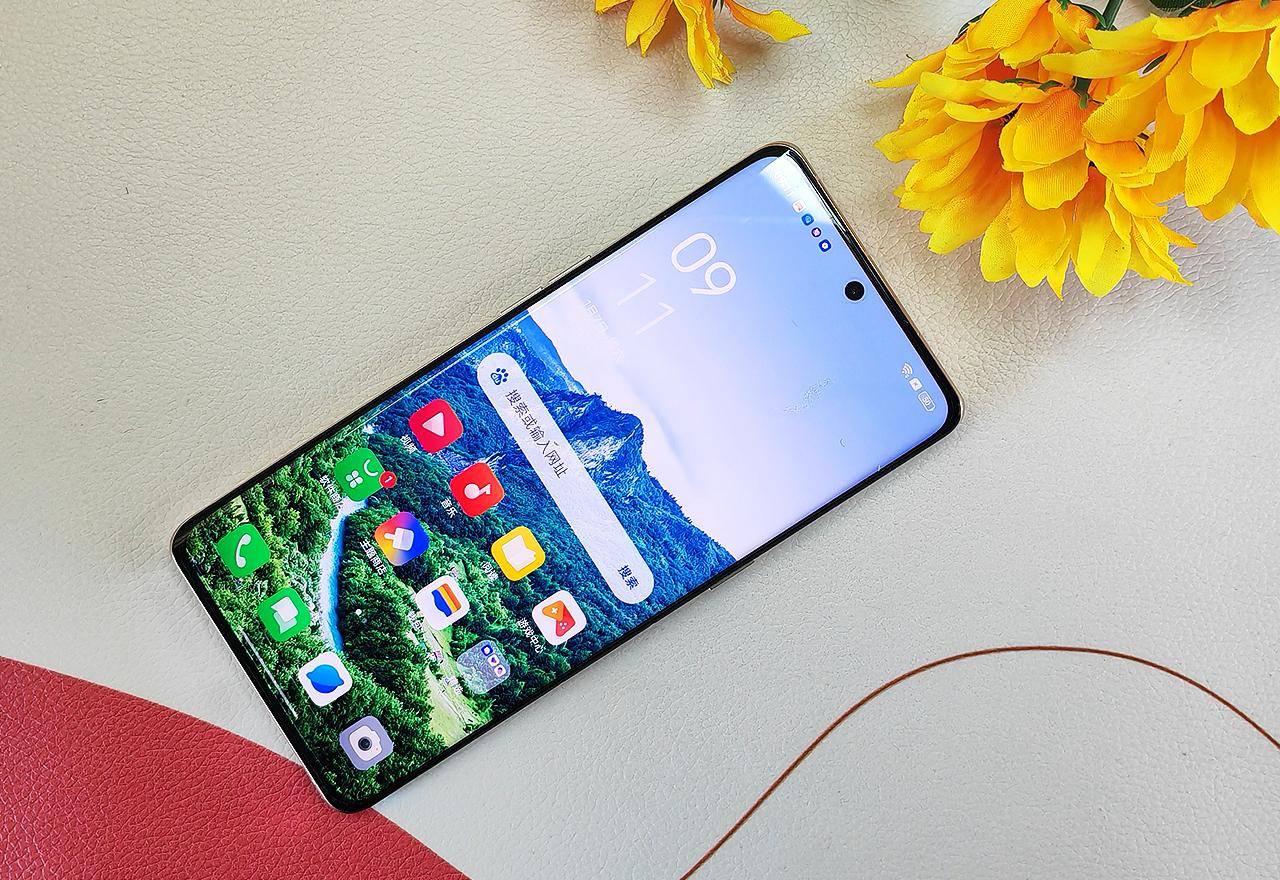 OPPO Reno9 Pro+开箱,造型惊艳颜值超高