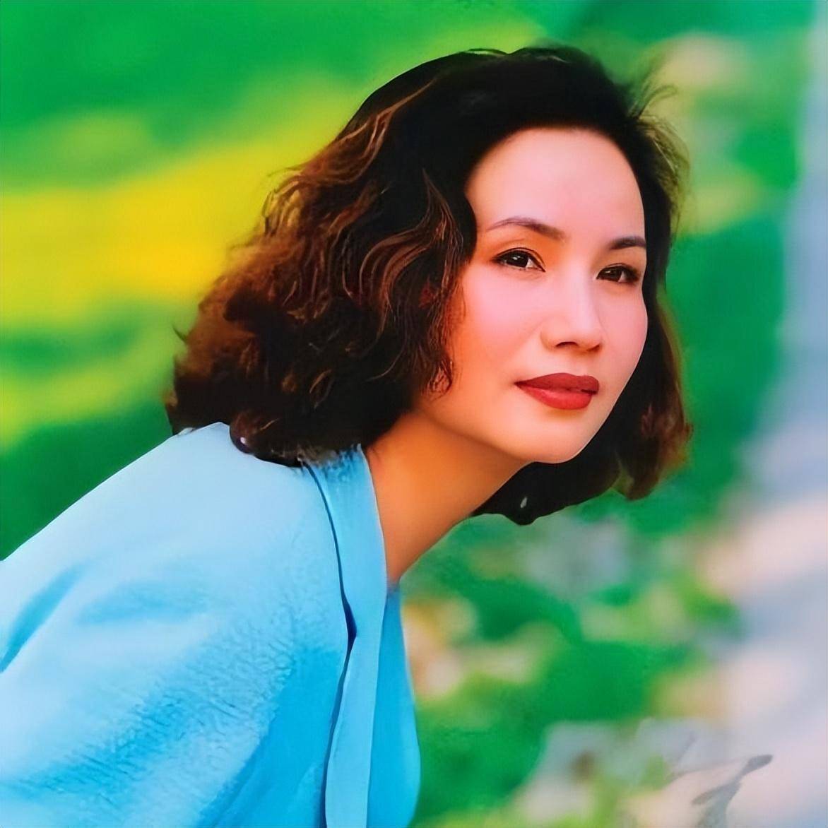 央视主持人徐莉在二段婚姻中遇到真爱,退休后引起公愤,她做了什么?