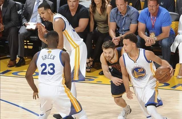 nba:当年风靡一时的勇士"电梯门"战术为何消失?_进攻性_球员_掩护