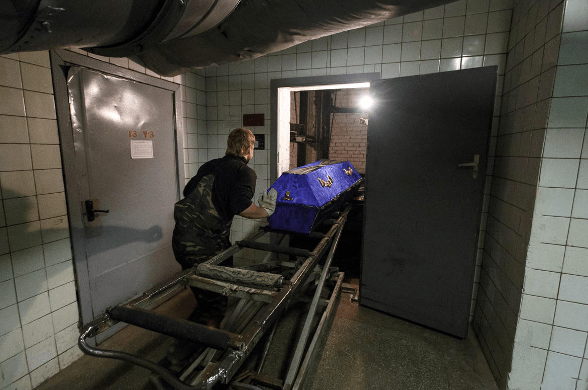 东莞女子被送去火化,准备火化时发生奇怪一幕,她为何能死而复生_女尸