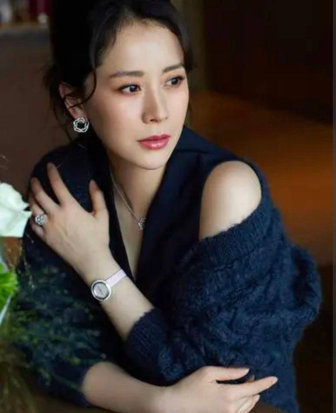 海清:曾经某张姓导演要求陪他一晚便能演女主,我直接泼他一脸酒_黄磊