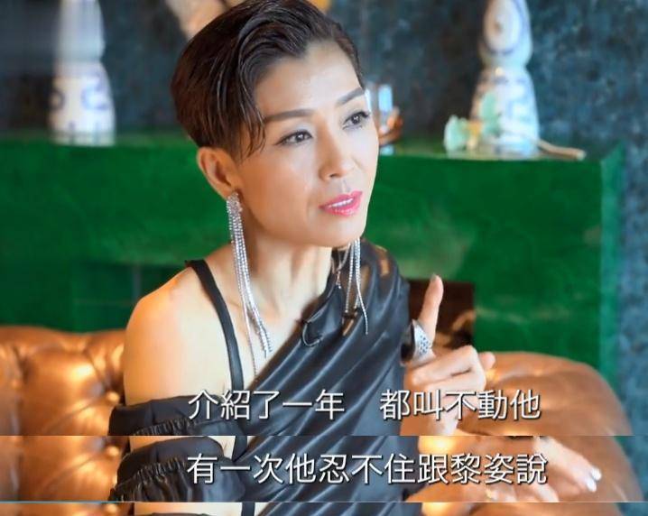 可耐不住黎姿拼命为伍咏薇说好话,就这样持续了将近一年,练海棠才不情