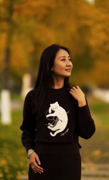 看母丹穿上碎花裙,网友:仙女橙儿回来了_衣服_毛衣_时尚