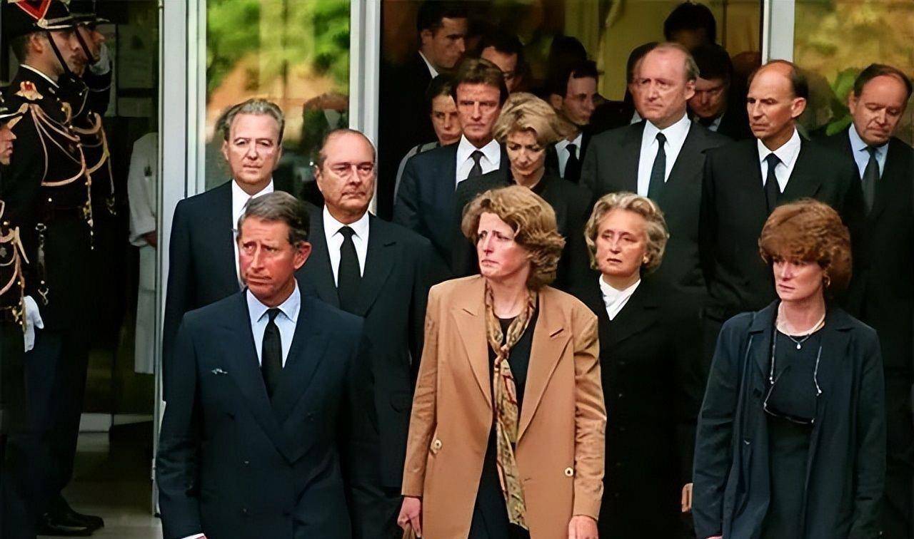 戴安娜去世后:不火化,也不使用普通棺木,被放入635斤的铅棺中_王室