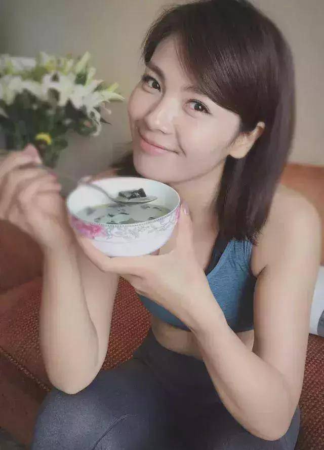 刘涛家保姆爆料:去买菜刘涛才给30元,30元能买什么,也太抠了!