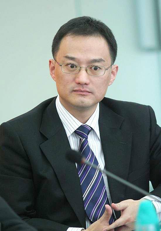 张怡宁刚刚在举世瞩目北京奥运会上大放异彩,却在此时毅然加给了徐威