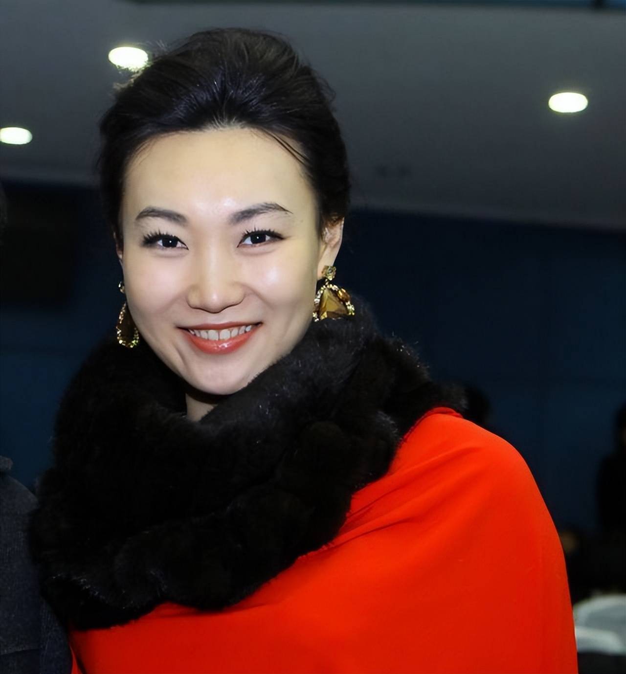 李梓萌:从沈阳走出的央视著名主持人,男友在雾中迷路了_因为_播音室