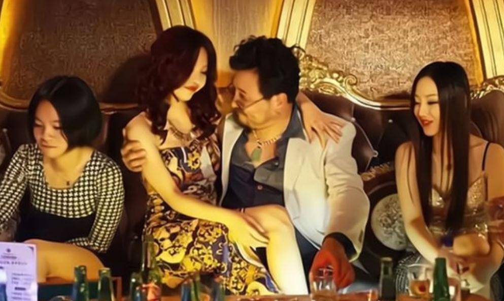 11年上海陪酒女挂尸高速铁丝网,法医主任调查后:她被抛尸了两次