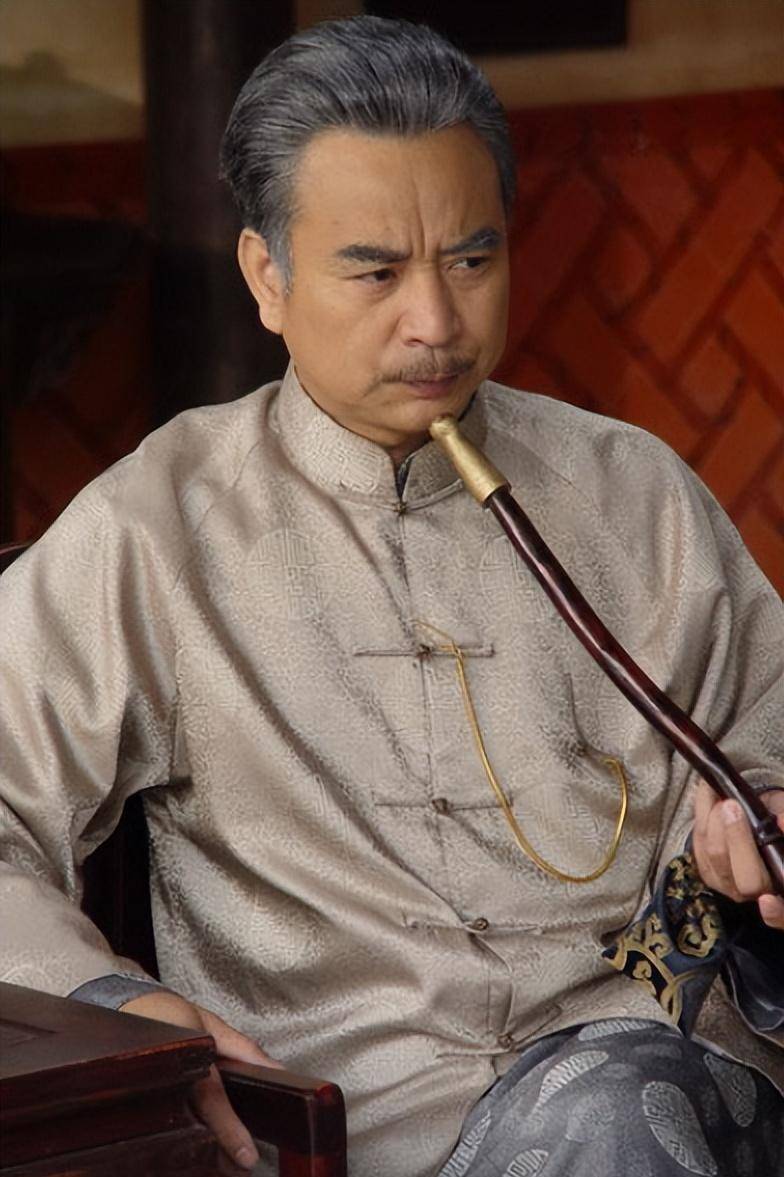这8位男演员,天生富贵脸,如今成"爸爸专业户",演不了穷人!