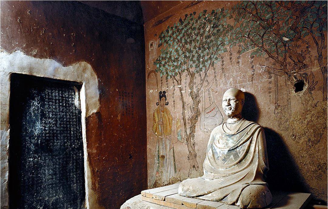 道士发现莫高窟"灵异现象":神秘藏经洞现世,宝卷古书却遭洗劫_王圆箓