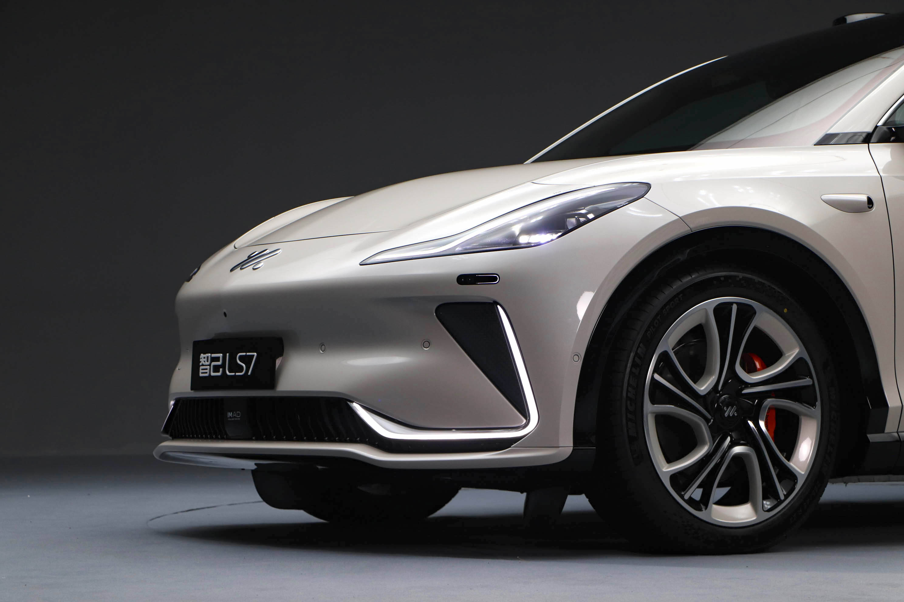 静态体验智己LS7：视野超广、车内布局创新，最关键是底子好_搜狐汽车_搜狐网