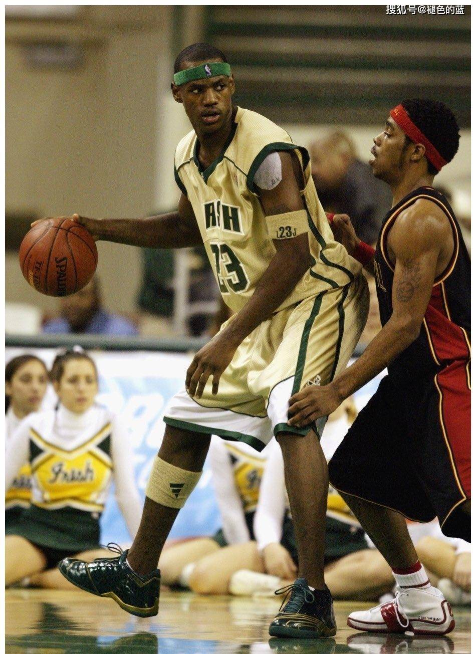 取消了原来的大底和内靴,换上了类似于天足的大底,包裹性也远不如元年