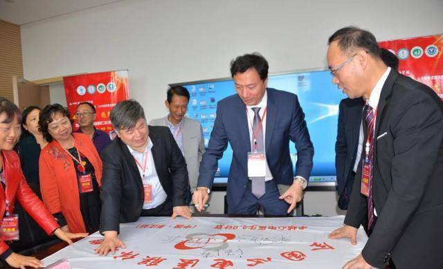 忧;做好学科规划布局,明确重点学科发展方向和阶段目标,发扬锥子精神