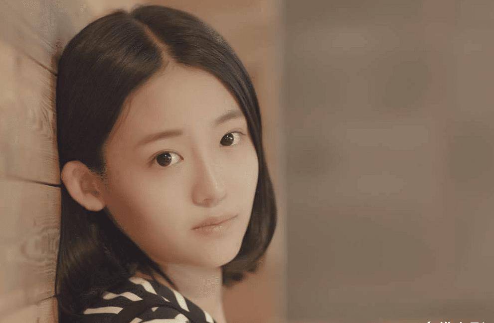 绿地女主张雨婷写真照曝光,19岁正上大二,难怪陈军舍得许诺3千万_史睿