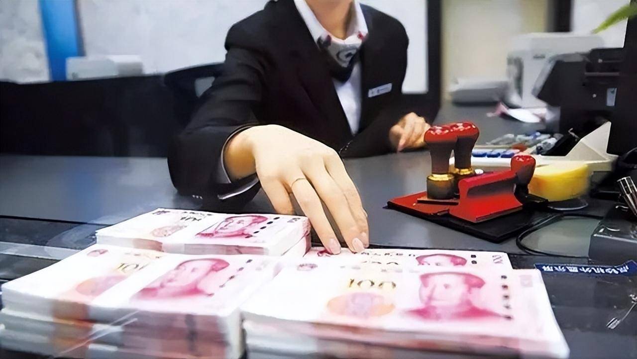 20年河南小伙有8000万活期存款,取钱时遭银行拒绝不能一次性取出_李