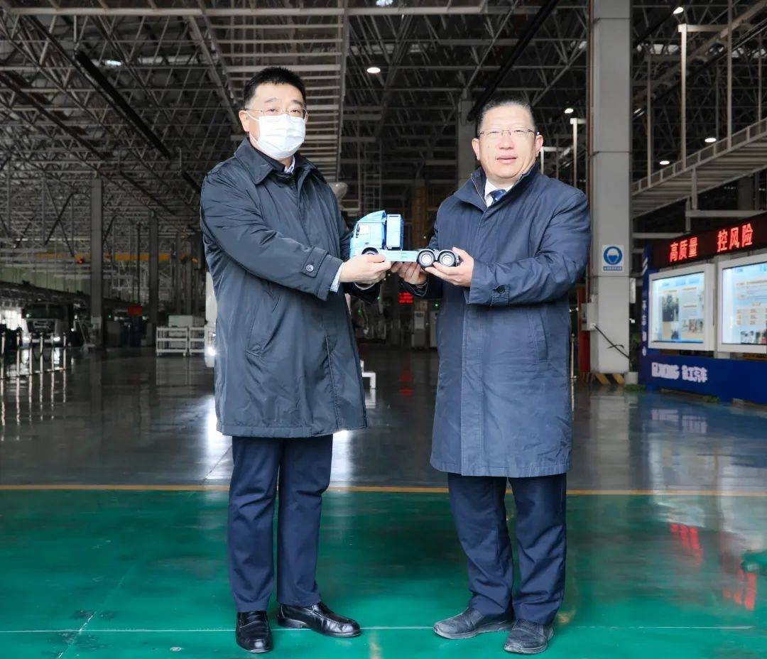 比亚迪集团高级副总裁,弗迪电池ceo何龙一行到访徐工汽车