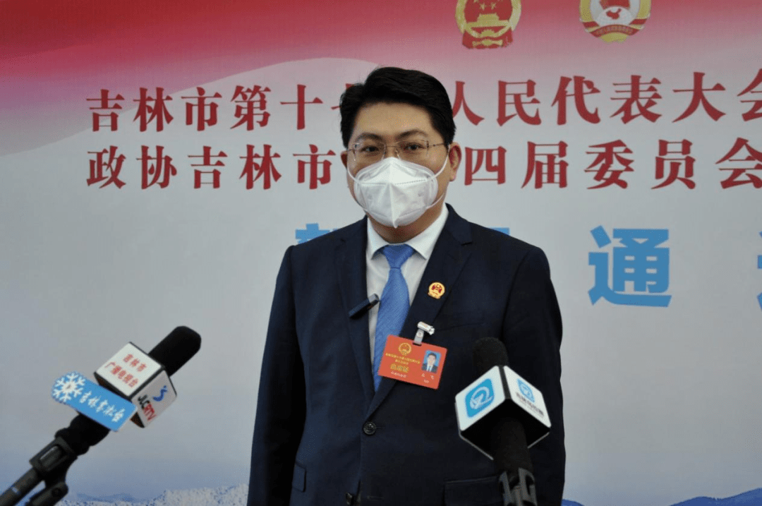 作为丰满区区长,王飞表示,一定把思想和行动统一到吉林市委,市政府的