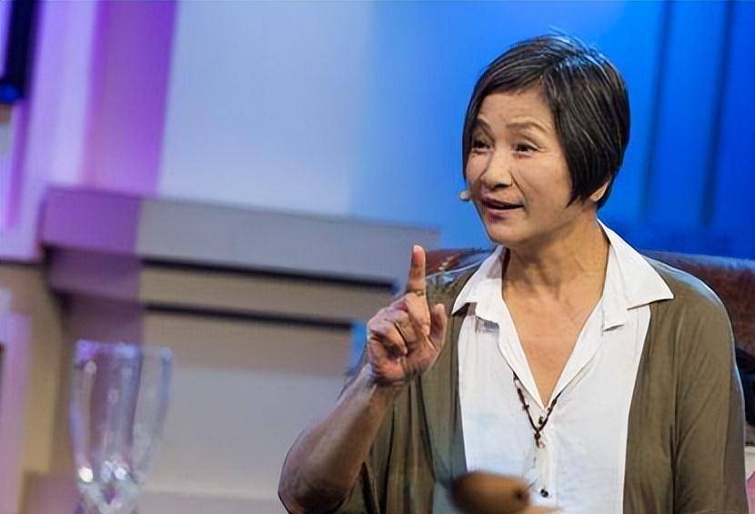 像郑佩佩这样的老年人必须要经常去医院,对自己的身体进行全面的检查