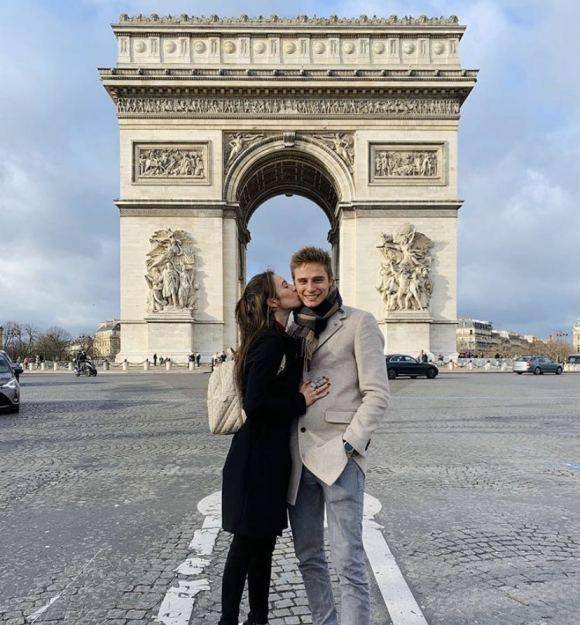 男帅女靓真养眼,仅19岁就爱情事业双丰收_妮娜·德维尔_照片_项目