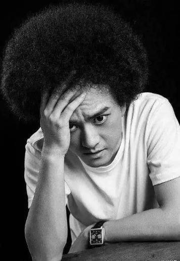这位歌曲很火,人却火不起来的"爆炸头"走了,年仅43岁_赵英俊_音乐_首