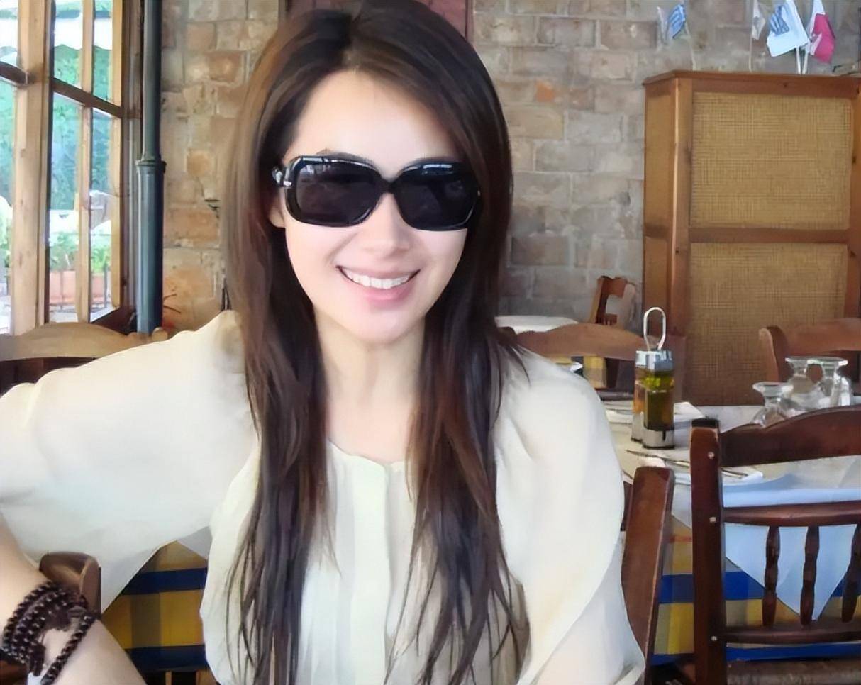 李呈媛:两次手术差点要命,嫁李小冉前男友,丈夫带她四处求医_广告