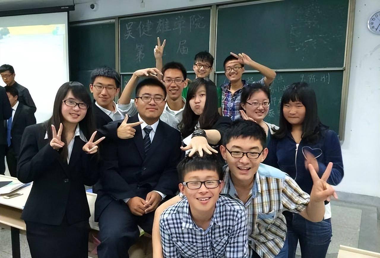 河北"神童"申怡飞:15岁考入东南大学,22岁5g方案被华为采用_父母_孩子