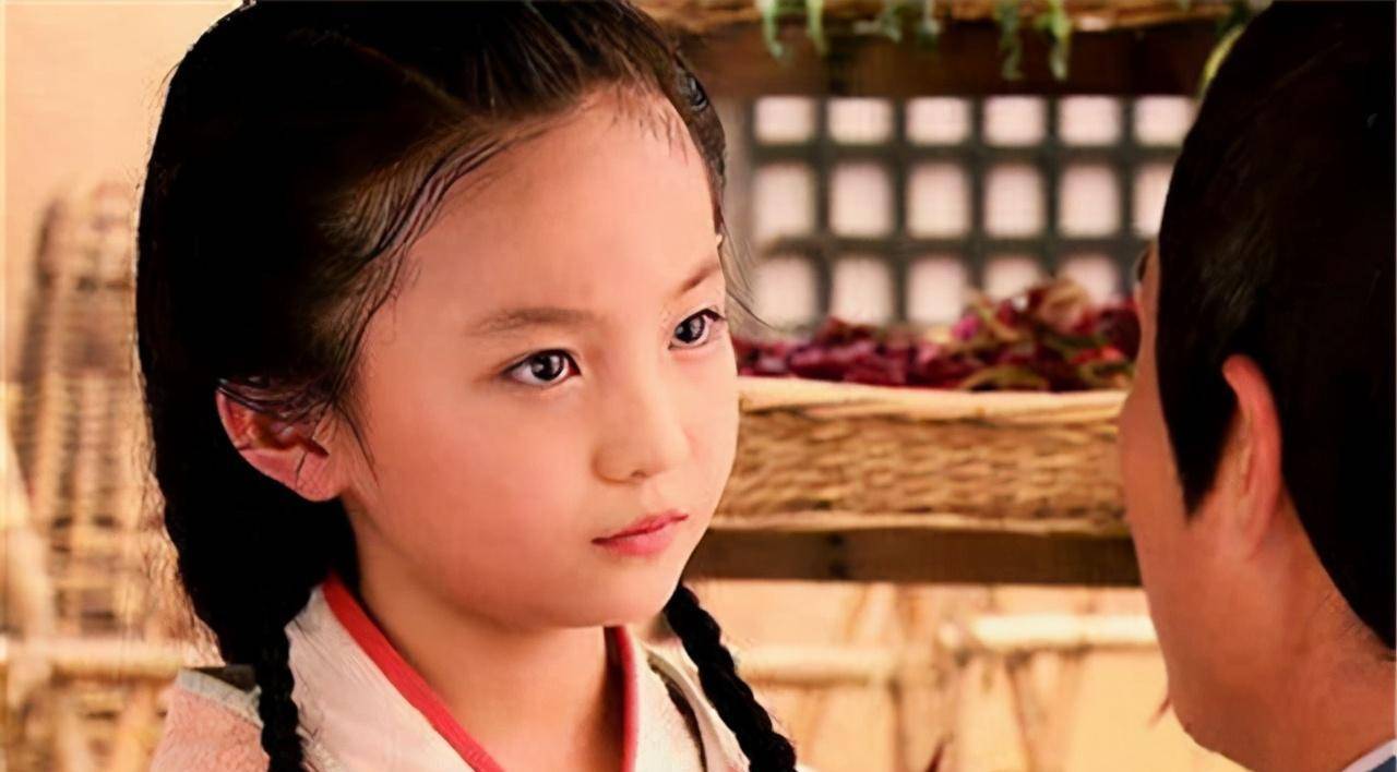 在林妙可8岁的时候,也就是2007年,她出演电视剧《宽恕》首次进入娱乐