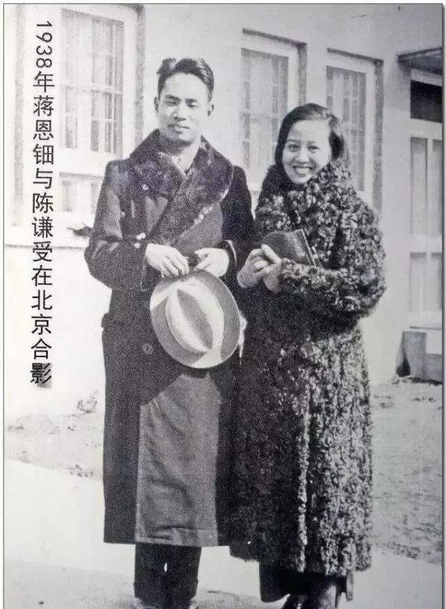 吳晗與結核病妻子袁震,病榻前相愛,相濡以沫,一生未能同紗帳_胡適