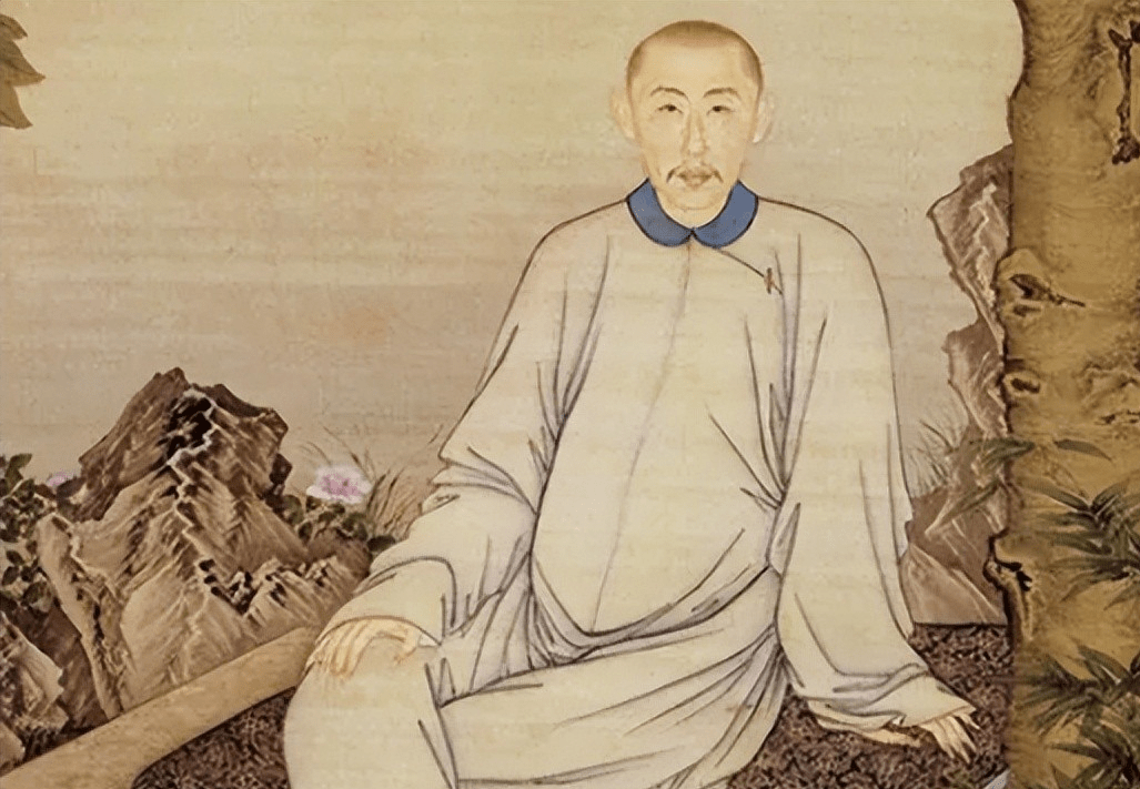 弘曕显得十分低调,还在乾隆的特批下,继承了果亲王允礼的爵位,年纪