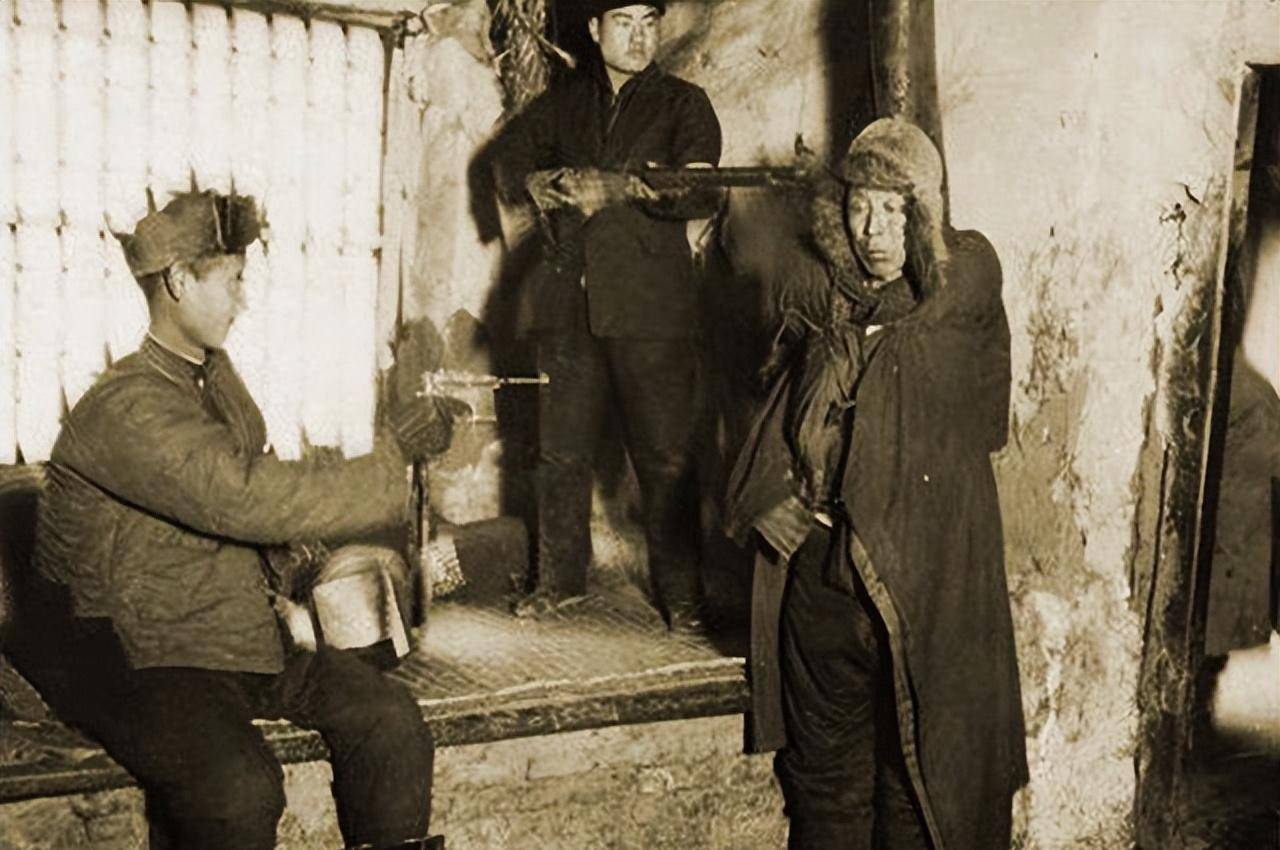 土匪头子张雨新:放弃大生意,孤身闯东北,曾打死一名苏军副司令_委任状