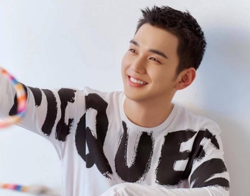 有被才貌兼具的"国民弟弟"俞承豪签约新公司后的新形象惊到吗?