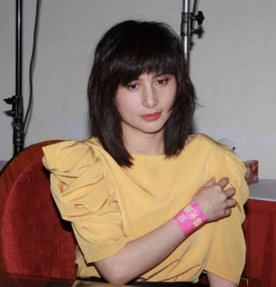 蓝琼缨在商业上有谋略,在家庭上能付出,在子女教育