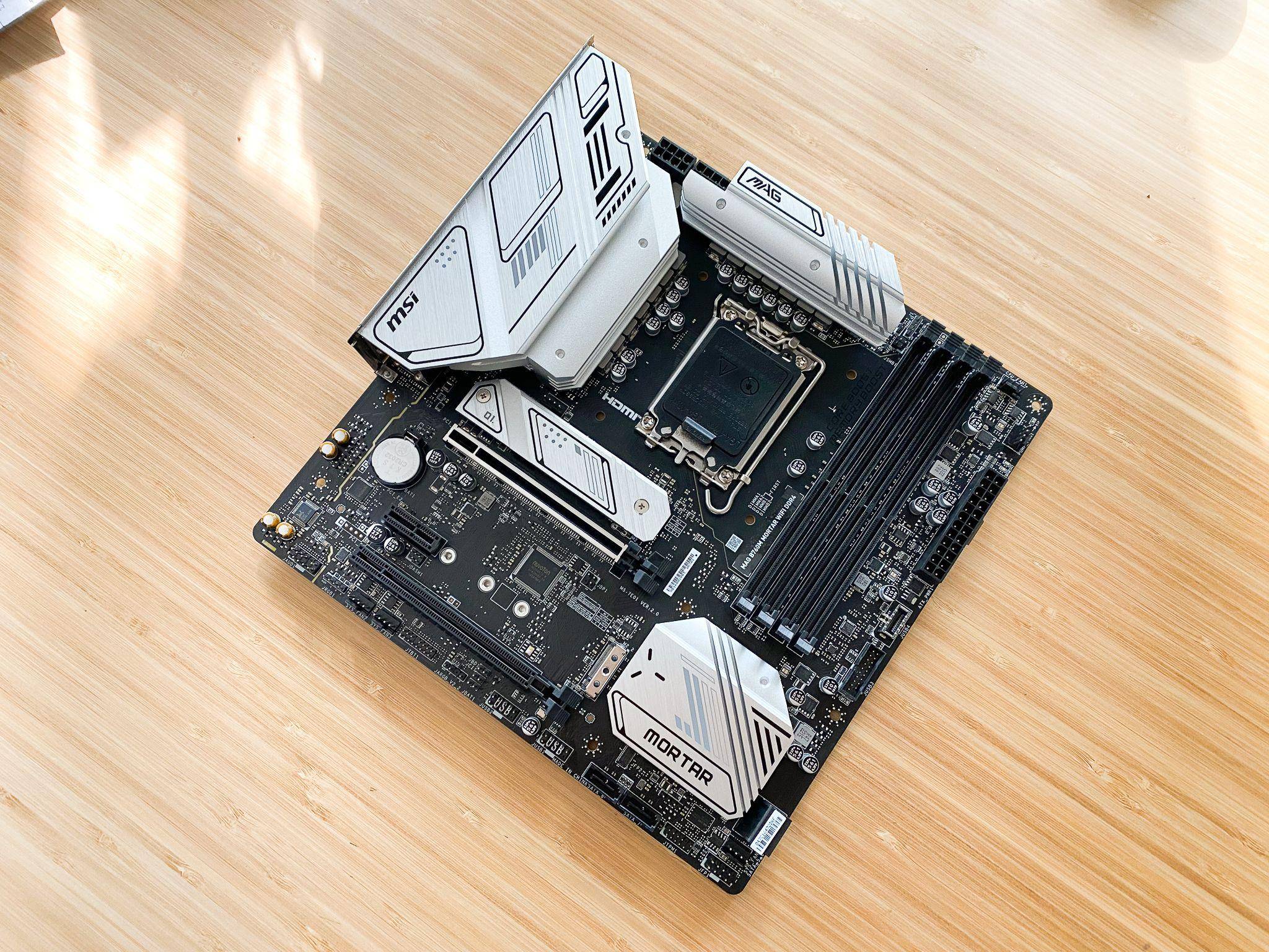 性价比首选,微星新品主板b760m迫击炮ddr4开箱装机_接口_支持_供电