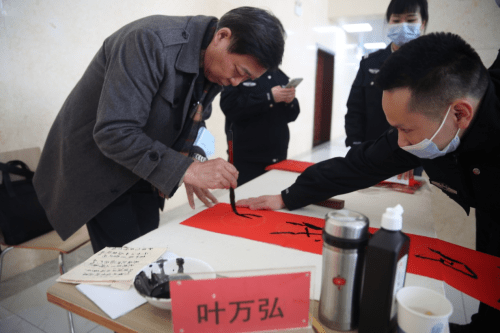 墨香暖‬警心 护航新征程 (图3)