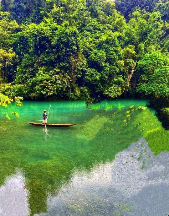 贵州一处世外桃源,拍摄电视剧取景地碧绿的湖水就像是一颗绿宝石