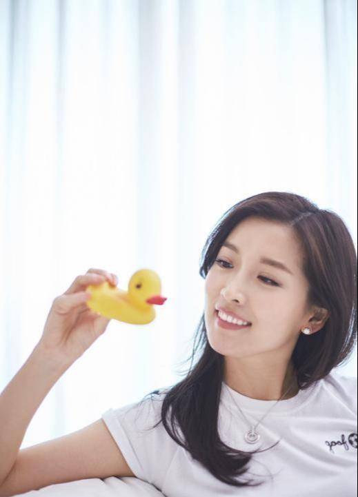 而真正让朱梓橦圈粉无数的,还是她扎实的主持功底