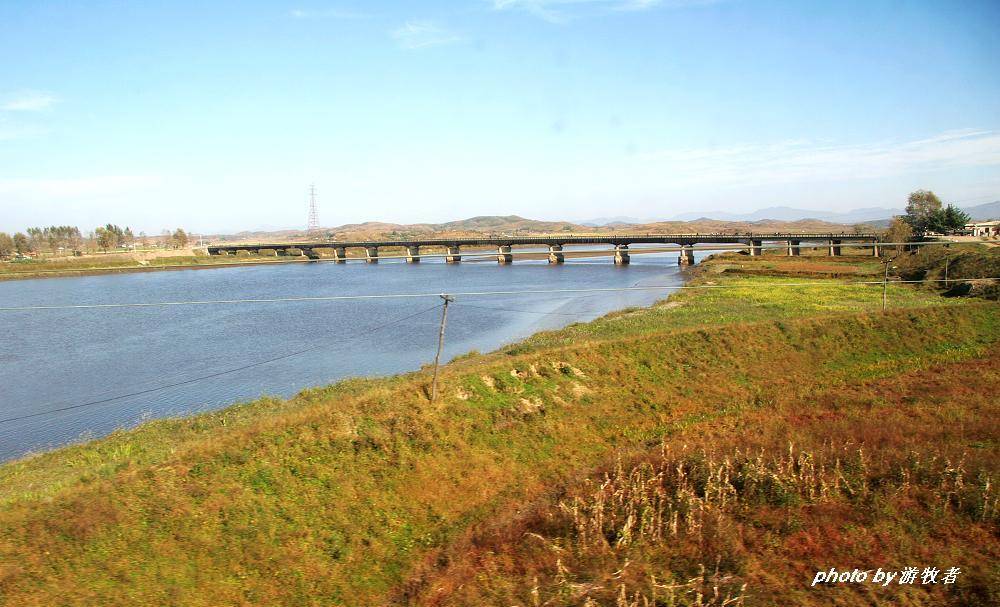 实拍朝鲜农村的河流,清澈见底没有污染,绿水青山令人心旷神怡_乡村